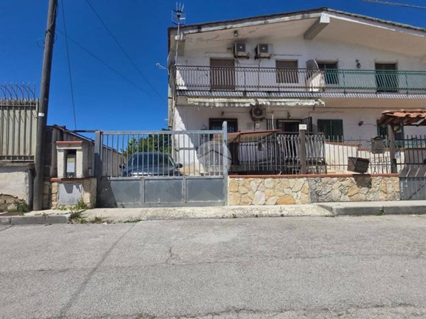 casa indipendente in vendita a Giugliano in Campania in zona Varcaturo