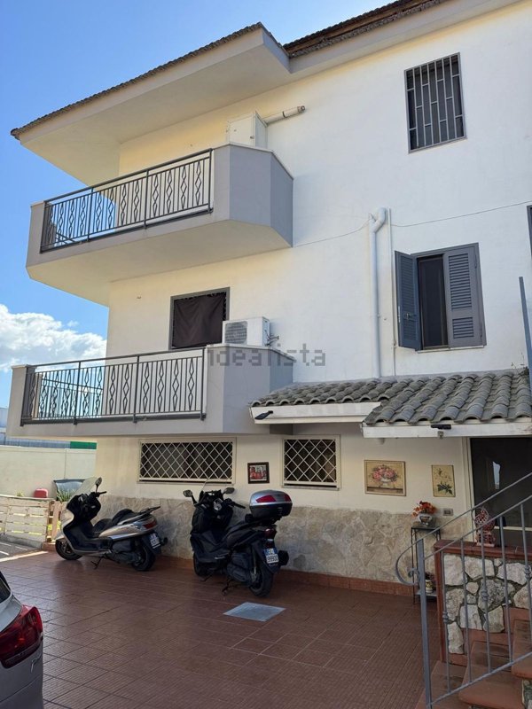 casa indipendente in vendita a Giugliano in Campania in zona Varcaturo
