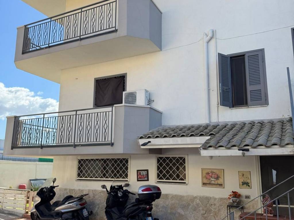 casa indipendente in vendita a Giugliano in Campania in zona Varcaturo