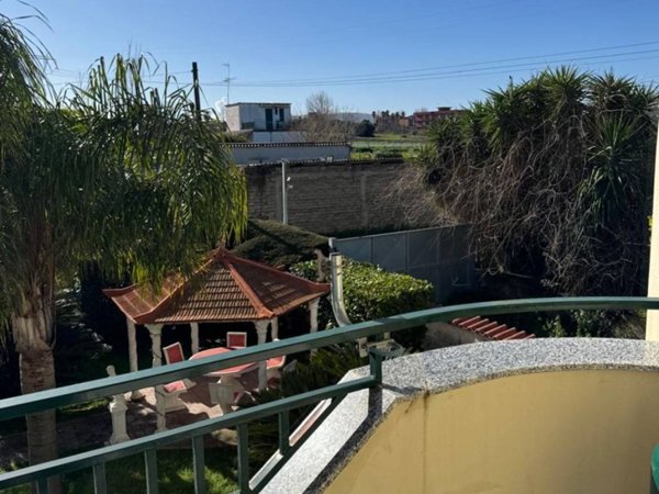intera palazzina in vendita a Giugliano in Campania in zona Licola