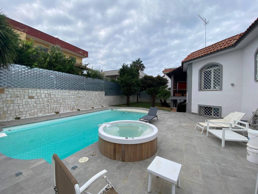 casa indipendente in vendita a Giugliano in Campania in zona Licola