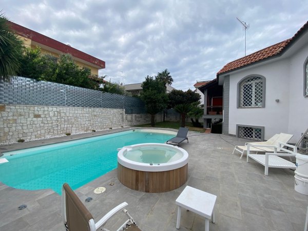 casa indipendente in vendita a Giugliano in Campania in zona Licola