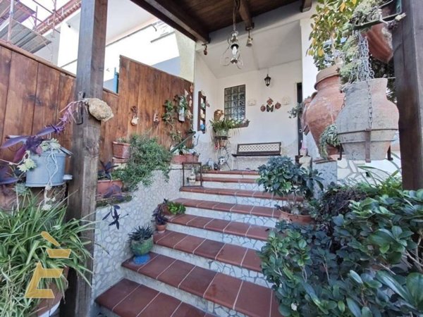 casa indipendente in vendita a Giugliano in Campania in zona Varcaturo