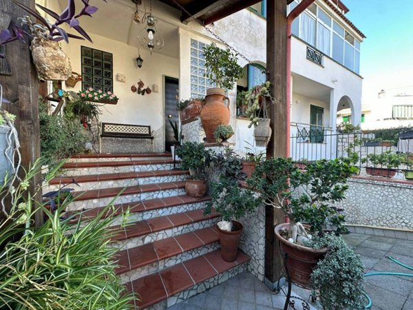 casa indipendente in vendita a Giugliano in Campania