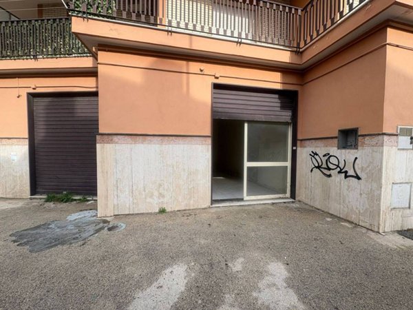 negozio in vendita a Giugliano in Campania