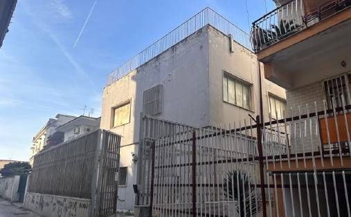 locale commerciale in vendita a Giugliano in Campania