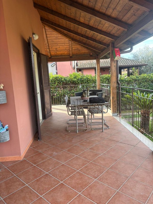 casa indipendente in vendita a Giugliano in Campania in zona Varcaturo