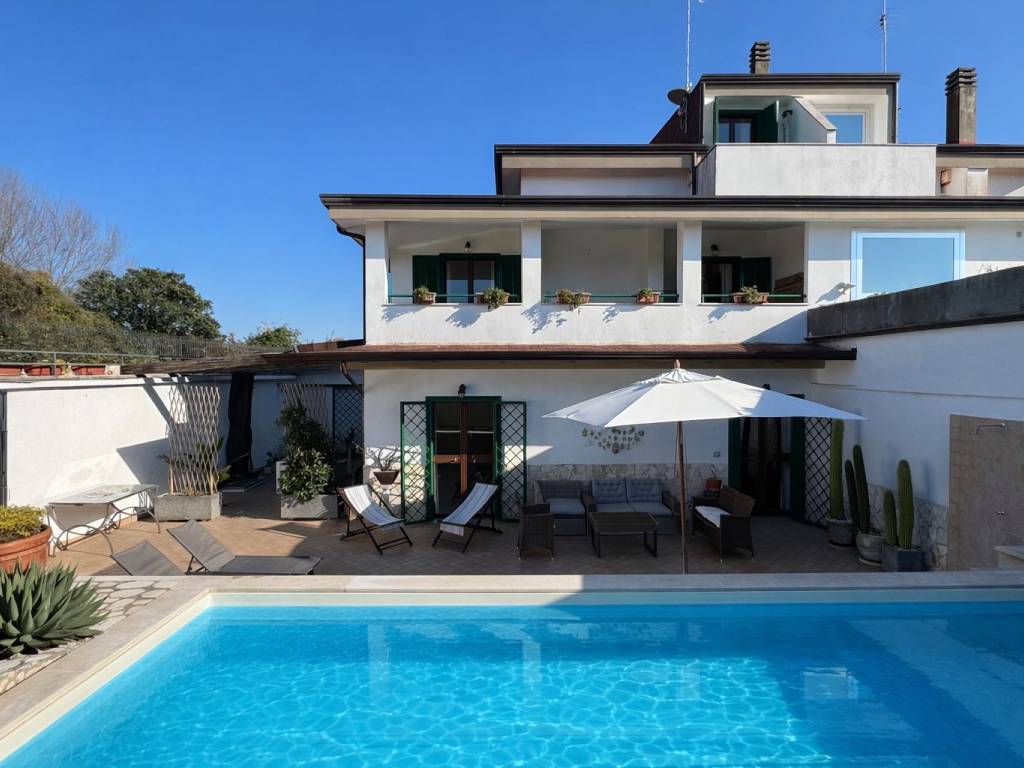 casa indipendente in vendita a Giugliano in Campania in zona Varcaturo