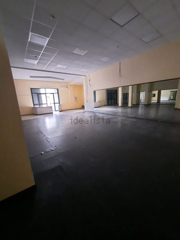 locale commerciale in vendita a Giugliano in Campania