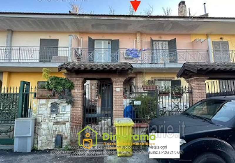 casa indipendente in vendita a Giugliano in Campania in zona Varcaturo