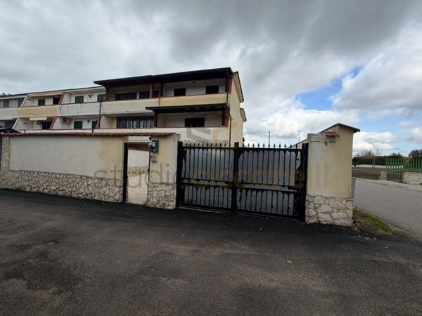 casa indipendente in vendita a Giugliano in Campania in zona Varcaturo