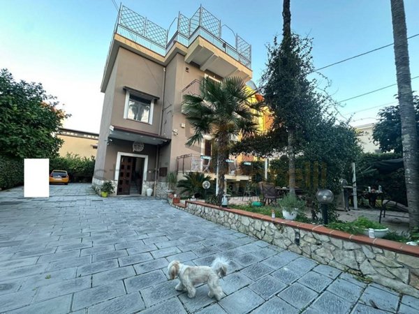 casa indipendente in vendita a Giugliano in Campania
