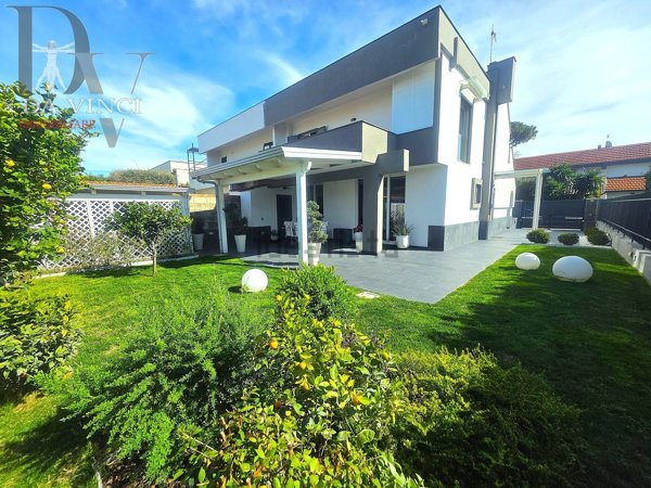 casa indipendente in vendita a Giugliano in Campania in zona Lago Patria