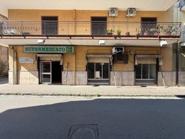 negozio in vendita a Giugliano in Campania