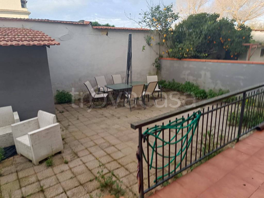 casa indipendente in vendita a Giugliano in Campania in zona Varcaturo