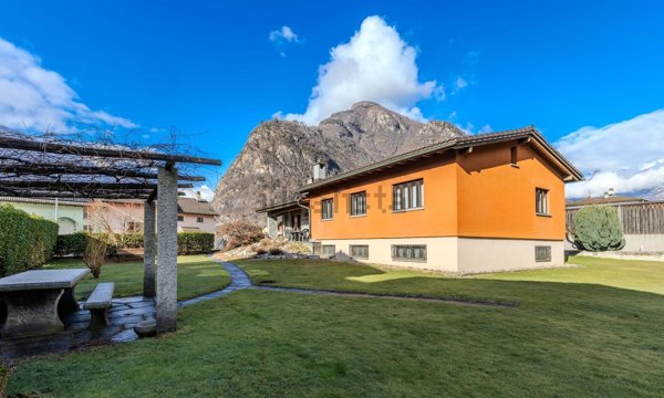 casa indipendente in vendita a Giugliano in Campania