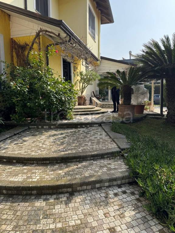 casa indipendente in vendita a Giugliano in Campania in zona Lago Patria