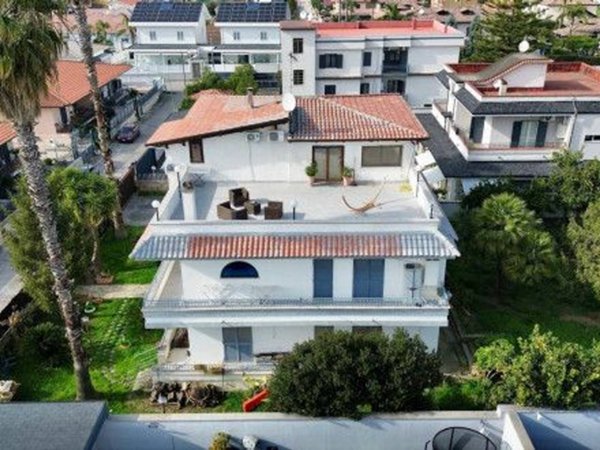 casa indipendente in vendita a Giugliano in Campania in zona Licola