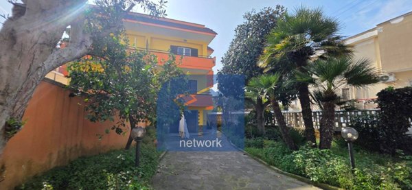 casa indipendente in vendita a Giugliano in Campania in zona Lago Patria