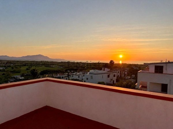 casa indipendente in vendita a Giugliano in Campania in zona Licola