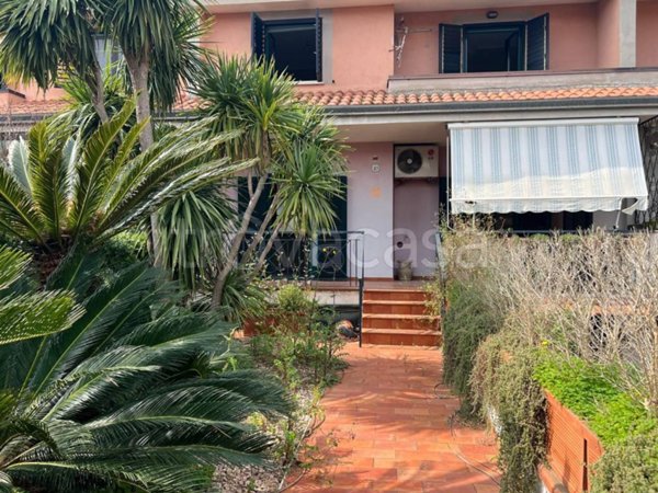 casa indipendente in vendita a Giugliano in Campania in zona Licola