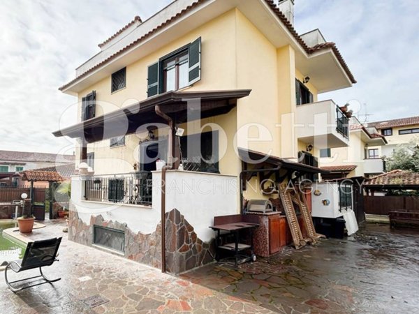 casa indipendente in vendita a Giugliano in Campania