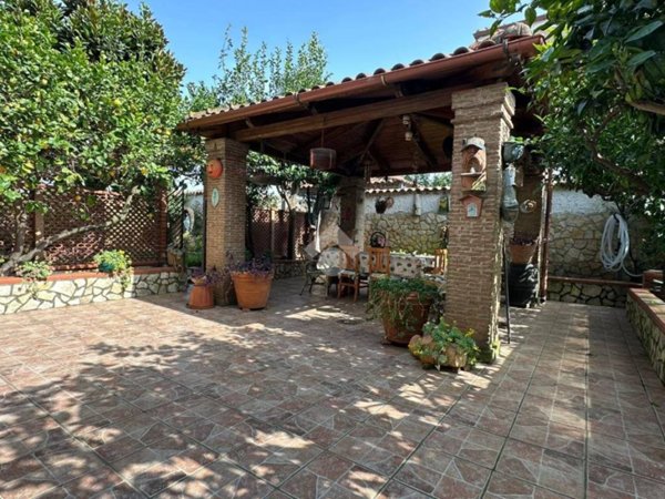 casa indipendente in vendita a Giugliano in Campania