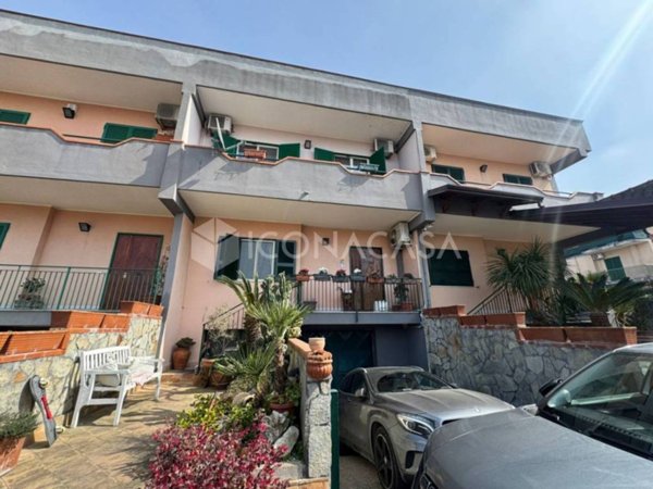 casa indipendente in vendita a Giugliano in Campania in zona Licola