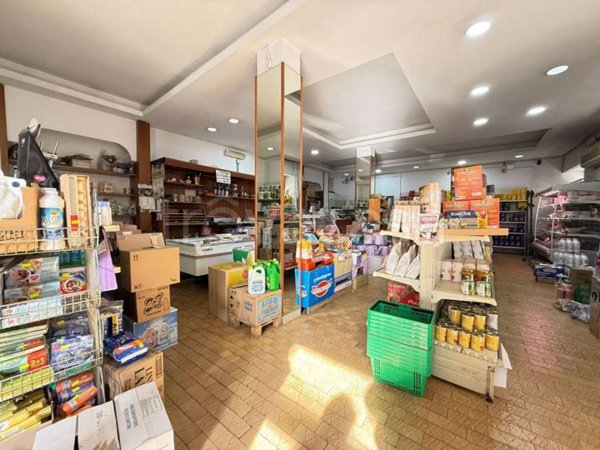 negozio in vendita a Giugliano in Campania