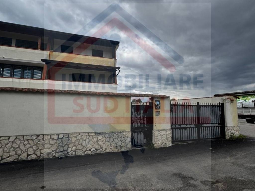 casa indipendente in vendita a Giugliano in Campania in zona Varcaturo