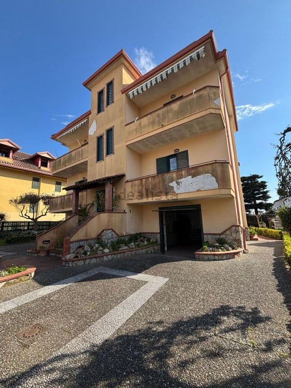 casa indipendente in vendita a Giugliano in Campania in zona Lago Patria