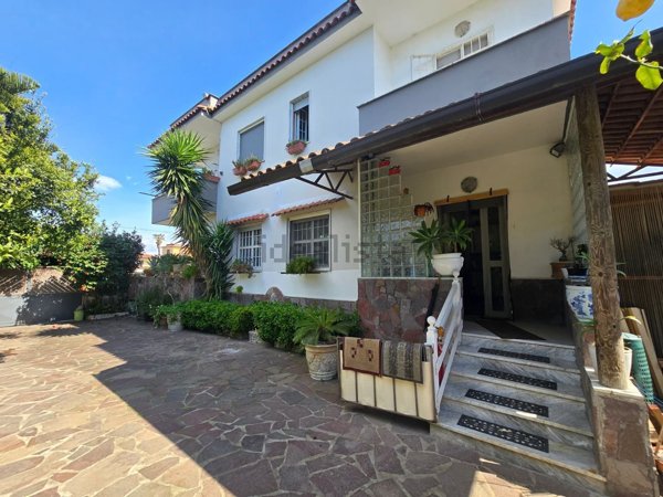 casa indipendente in vendita a Giugliano in Campania in zona Licola