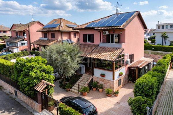 casa indipendente in vendita a Giugliano in Campania in zona Varcaturo