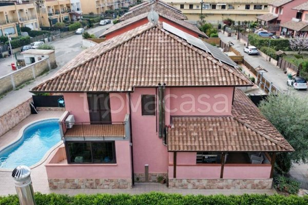 casa indipendente in vendita a Giugliano in Campania in zona Varcaturo