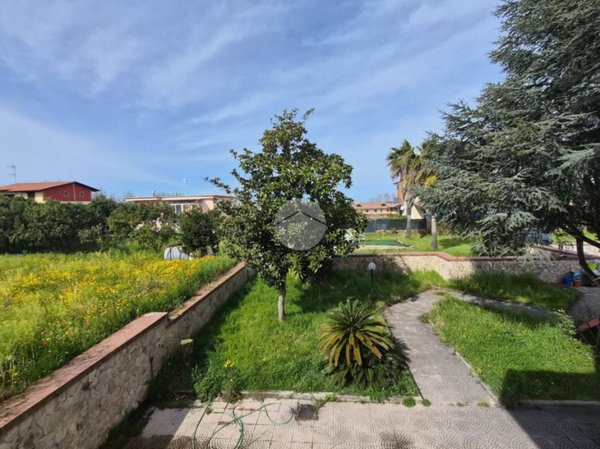 casa indipendente in vendita a Giugliano in Campania in zona Varcaturo