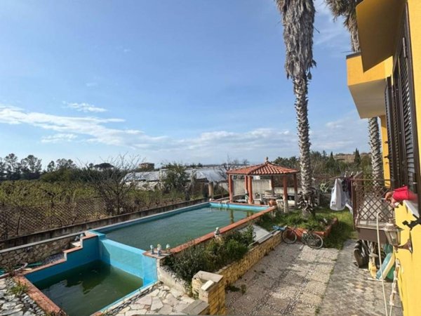 appartamento in vendita a Giugliano in Campania in zona Varcaturo