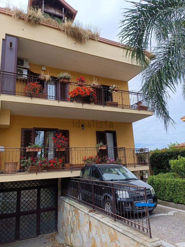 casa indipendente in vendita a Giugliano in Campania in zona Varcaturo