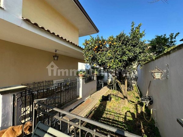 casa indipendente in vendita a Giugliano in Campania in zona Lago Patria
