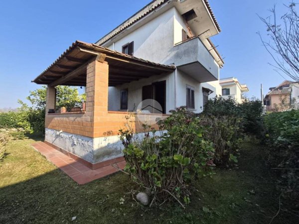 casa indipendente in vendita a Giugliano in Campania in zona Lago Patria