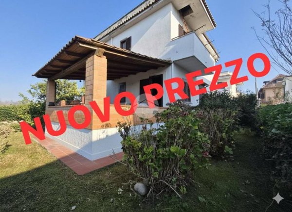 casa indipendente in vendita a Giugliano in Campania in zona Lago Patria
