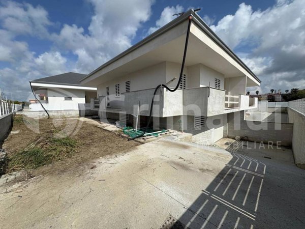 casa indipendente in vendita a Giugliano in Campania in zona Varcaturo
