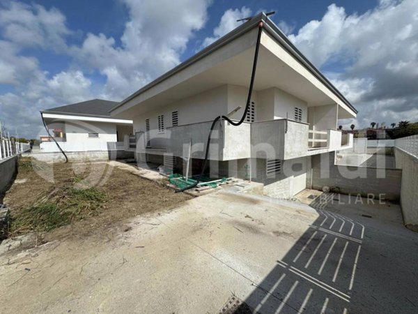 casa indipendente in vendita a Giugliano in Campania in zona Varcaturo