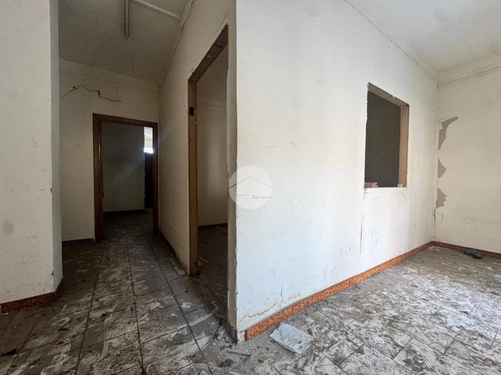 negozio in vendita a Giugliano in Campania