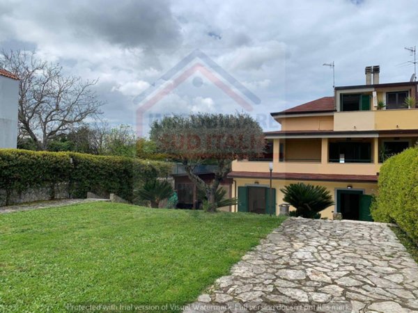 casa indipendente in vendita a Giugliano in Campania in zona Varcaturo