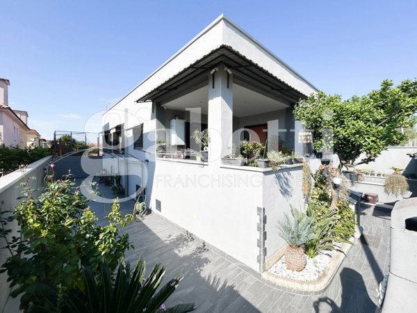 casa indipendente in vendita a Giugliano in Campania in zona Lago Patria