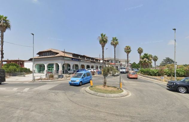 locale commerciale in vendita a Giugliano in Campania in zona Varcaturo