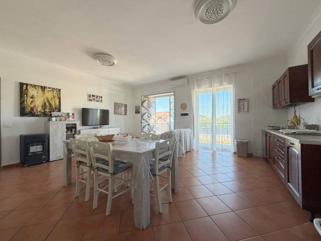 appartamento in vendita a Giugliano in Campania in zona Varcaturo