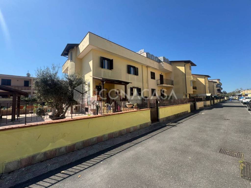 casa indipendente in vendita a Giugliano in Campania in zona Varcaturo