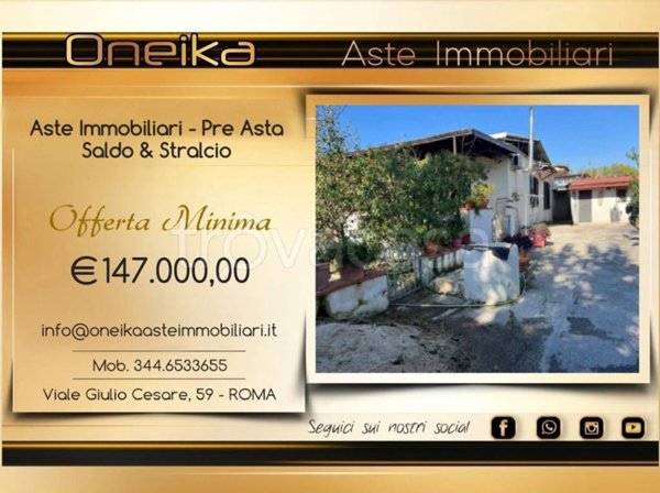 casa indipendente in vendita a Giugliano in Campania in zona Varcaturo