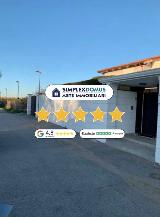 casa indipendente in vendita a Giugliano in Campania in zona Varcaturo